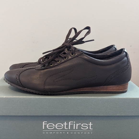 Lacoste Lace Up Trainer Sneaker - Picture 1 of 8